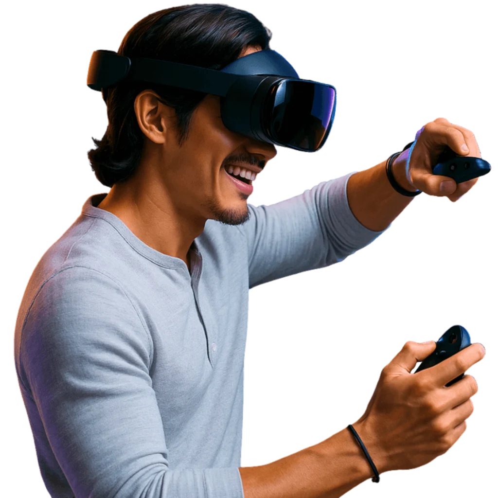 Homem sorridente usando headset de Realidade Virtual com controles manuais